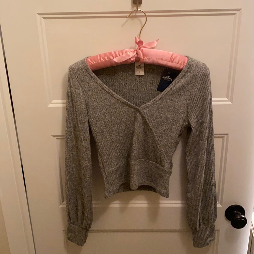 Hollister lowcut vneck long balloon sleeve top NWT